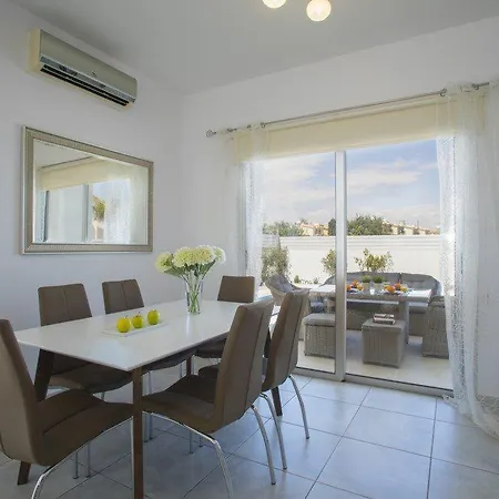 Rent This 5 Star 2 Minutes From The Beach 20 فيلة