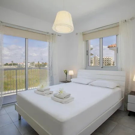 Rent This 5 Star 2 Minutes From The Beach 20 بروتاراس
