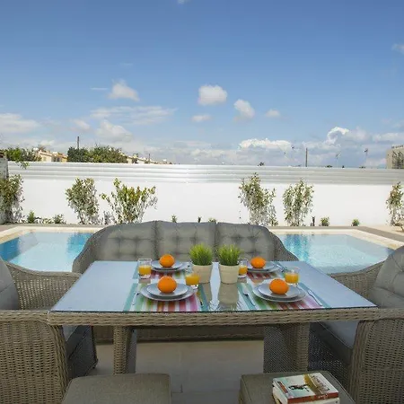 Rent This 5 Star 2 Minutes From The Beach 20 فيلة *