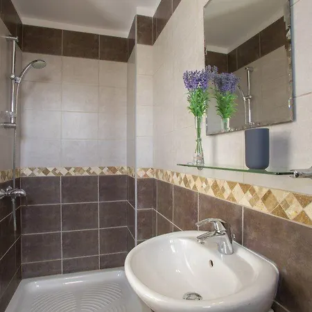 Rent This 5 Star 2 Minutes From The Beach 20 Villa *