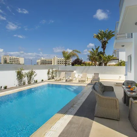 Rent This 5 Star 2 Minutes From The Beach 20 Protarász