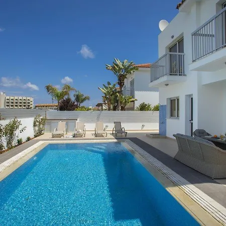 Rent This 5 Star 2 Minutes From The Beach 20
